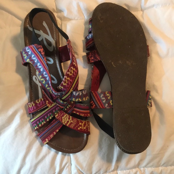 Multi-color patterned sandals. Size 9! - Picture 3 of 4